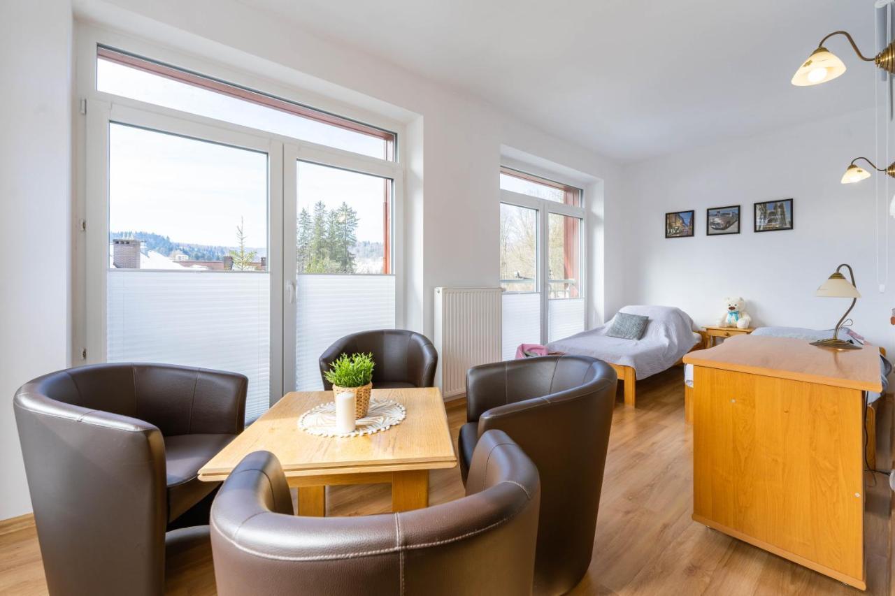 Bukowy Z Bilardem Apartment